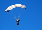 开云体育平台APP-碾压与主宰，深圳队如何以团队篮球击溃猛龙，小贾伦成胜负手