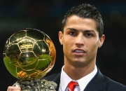 开云体育下载-赛道之巅，戈麦斯硬仗封王，F1年度争冠夜铸就传奇