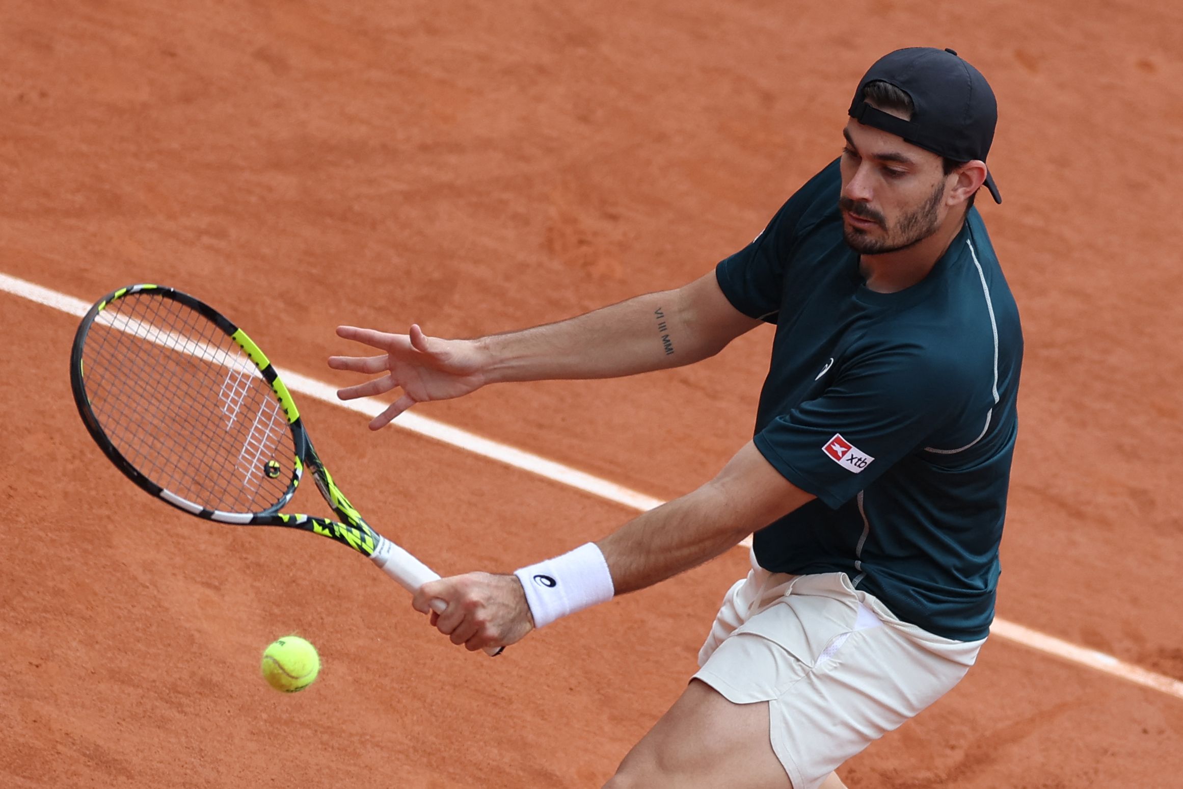 英国网球队鏖战法国网球队，阿尔卡拉斯统治全场的简单介绍