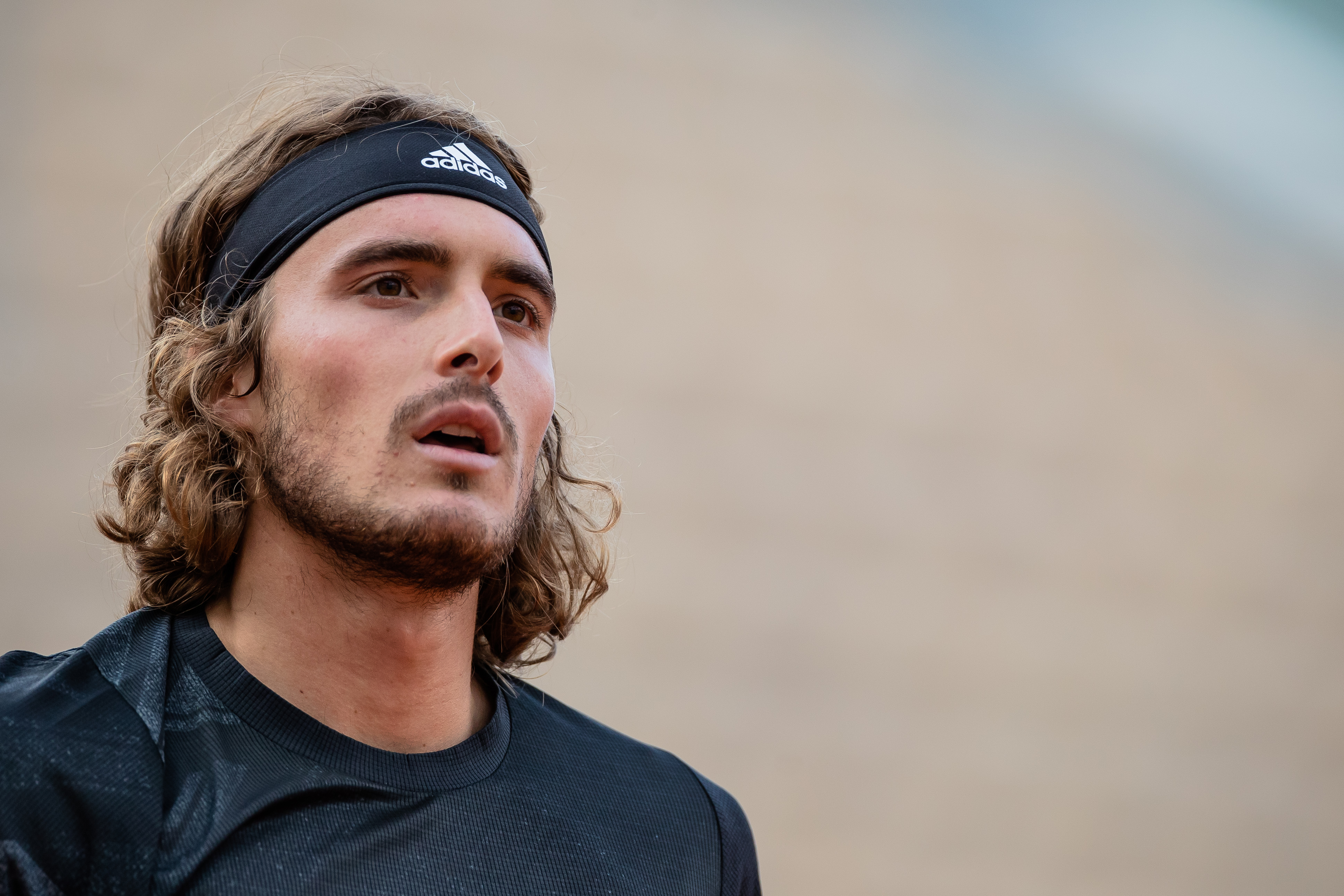 法国网球队强势英国网球队,西西帕斯完成帽子戏法 法国网球队强势英国网球队,西西帕斯完成帽子戏法