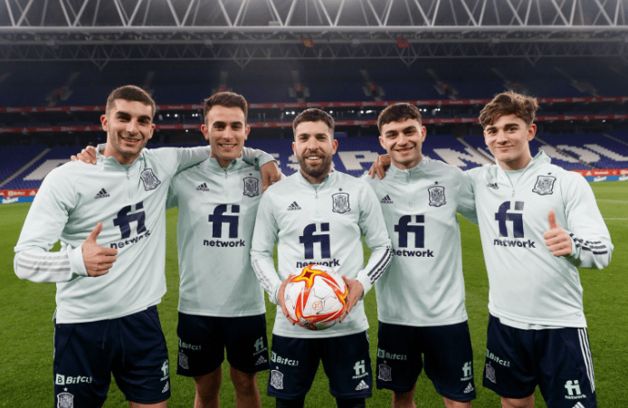 包含英格兰横扫阿尔巴尼亚，轻松晋级欧预赛淘汰赛的词条