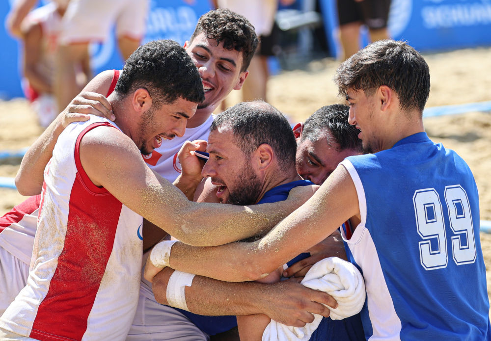 欢呼悲叹之间,比赛场上灿烂绽放 欢呼悲叹之间,比赛场上灿烂绽放