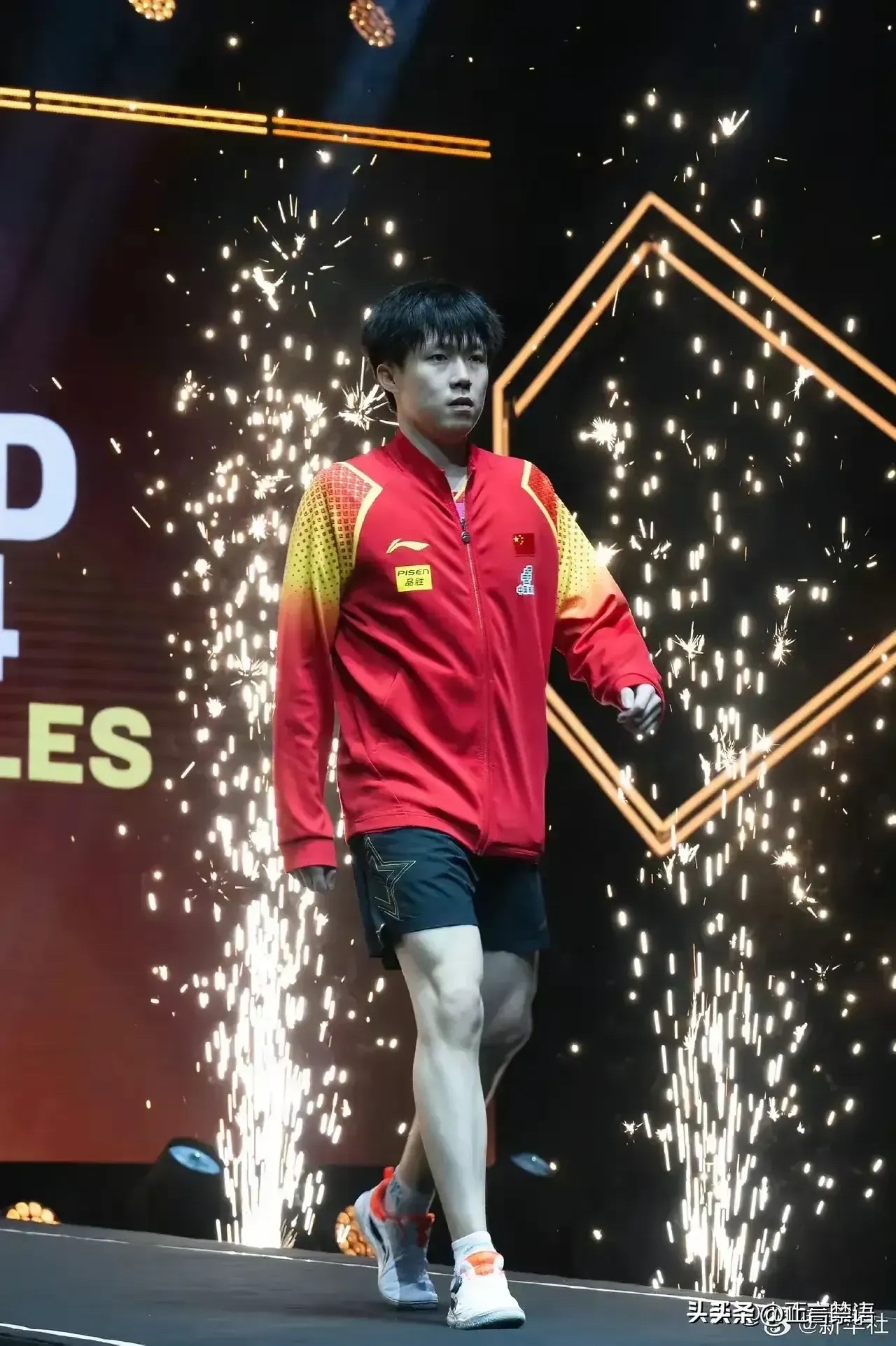 赛场上一位新秀的表现受到赞誉