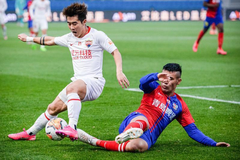 青岛黄海挑战上海绿地，激战展开不败之战的简单介绍