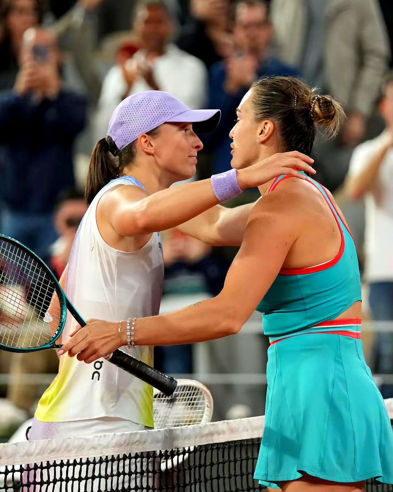 包含法国网球队碾压德国网球队，克耶高斯统治全场的词条