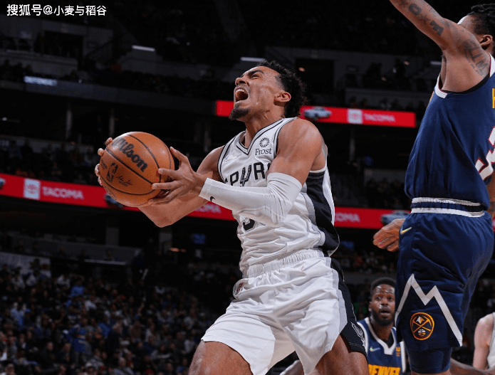 马刺逆转奇才,哈里斯送出助攻 马刺逆转奇才,哈里斯送出助攻