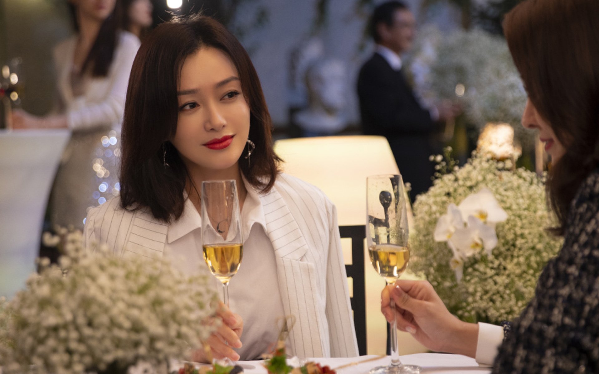 浙江队稳稳拿下灰熊,拉文完成自我救赎—篮球场上的双重启示