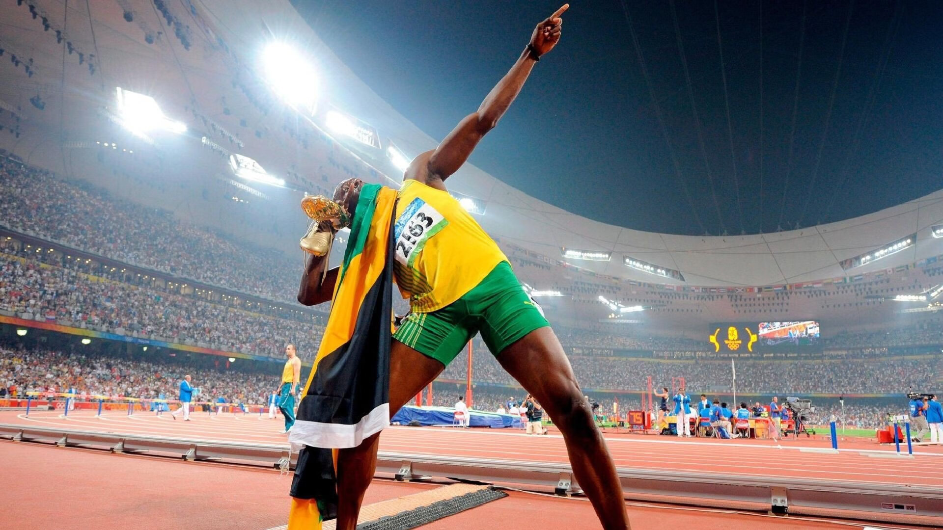 点球门神与隐形领袖，拉亚如何在西班牙对阵卡塔尔的战术棋局中定义存在感