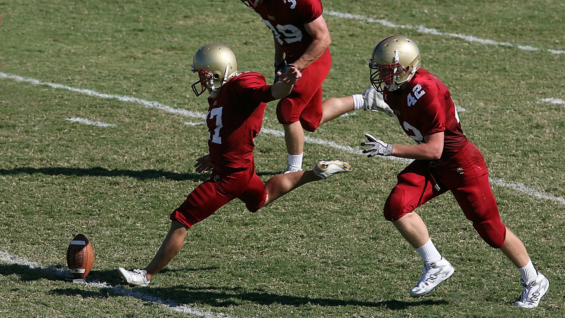 赛道上的唯一性，塞恩斯如何带领迈凯伦完胜红牛二队